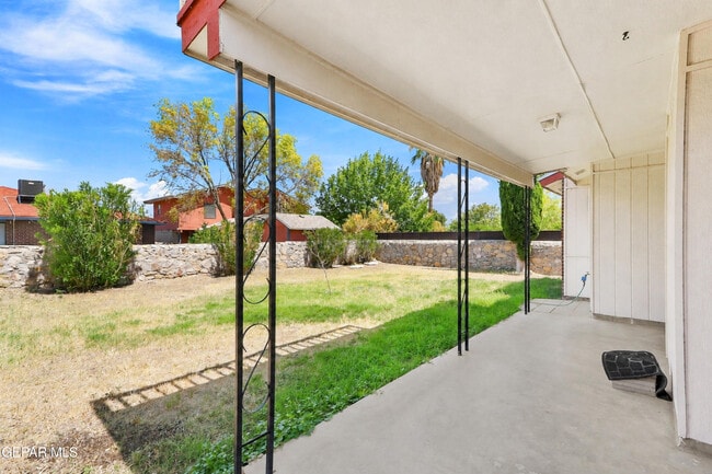 Building Photo - 4645 Loma De Plata Dr