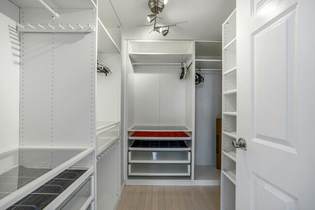 Building Photo - 100 Old Palisade Rd