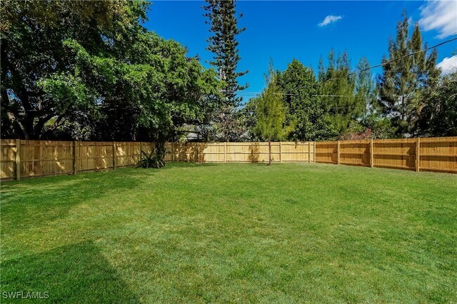 Building Photo - 7311 Louise Dr