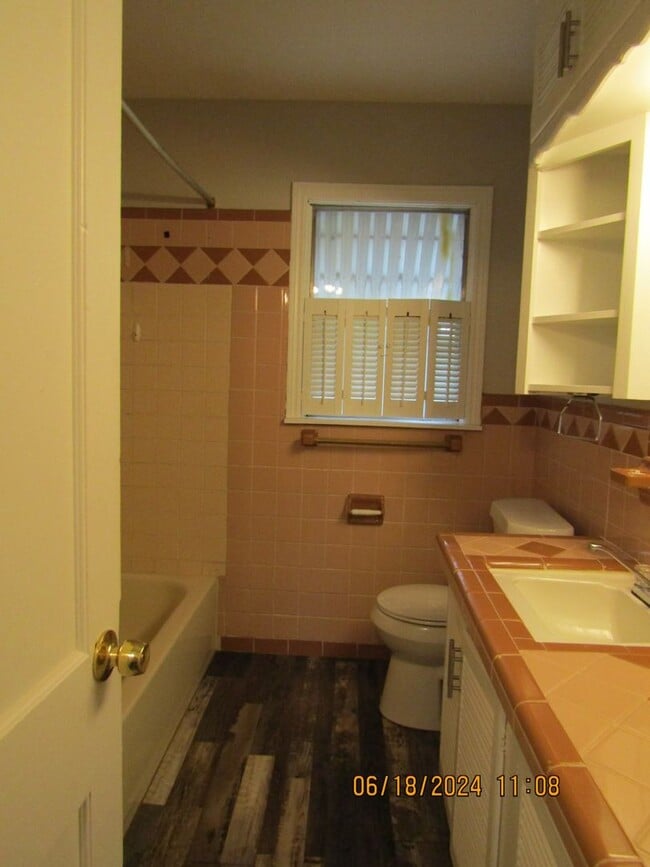 Building Photo - Very nice spacious home located in the Tom...