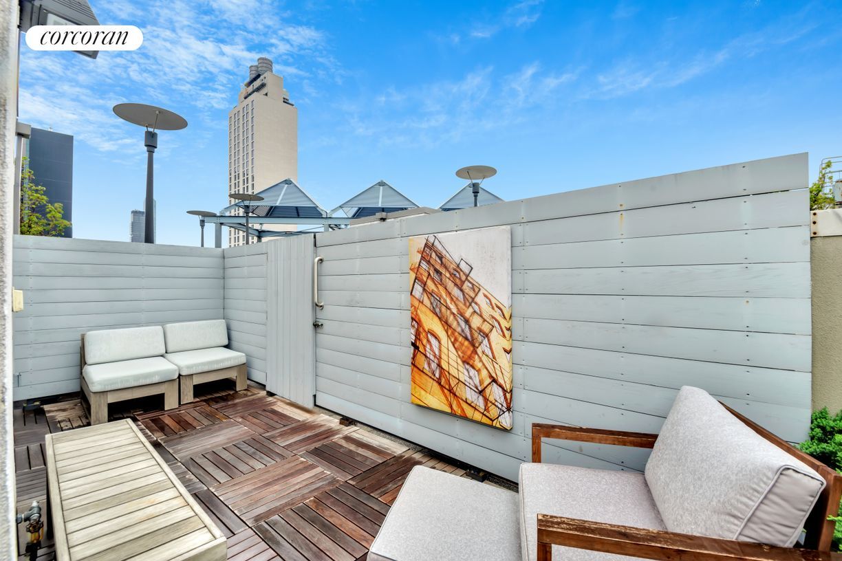 Building Photo - 252 Seventh Avenue PHQ