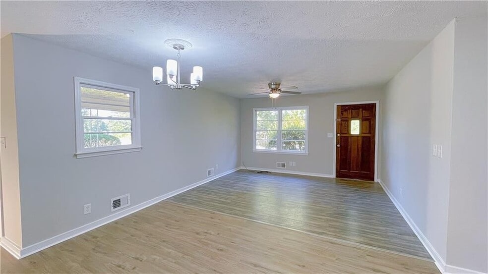 Building Photo - 122 Barnesville Rd