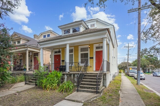 Building Photo - 3301 Banks St