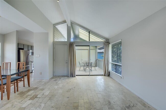 Building Photo - 7122 Wood Hollow Dr