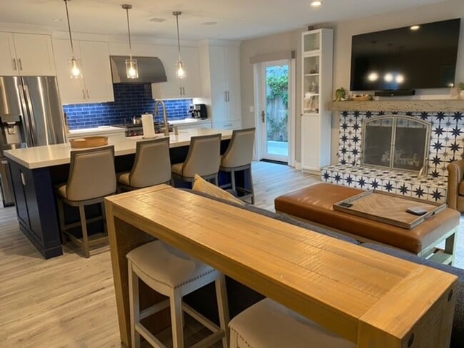 Building Photo - 250 Avenida Monterey