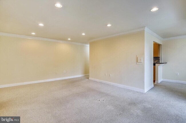 Building Photo - 1952 Kennedy Dr