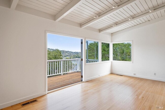 Building Photo - 125 Bayview Ave