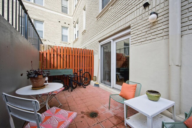 Building Photo - 1BR/1BA w/ Private Patio in DuPont Circle! Location, Location, Location!