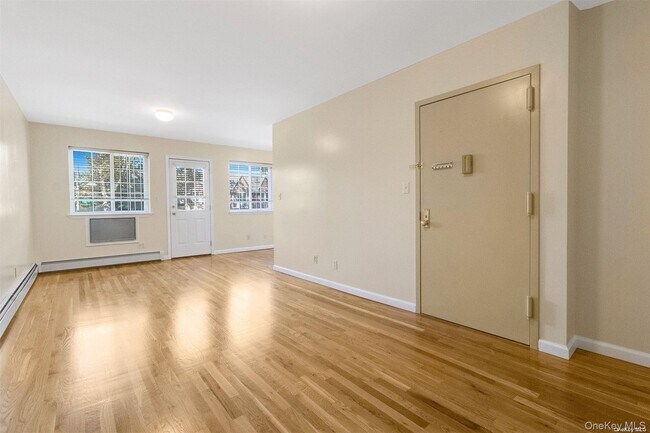 Building Photo - 65-45 110th St