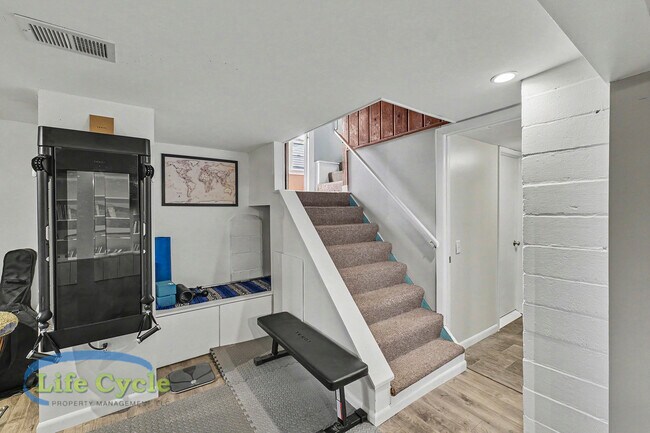 Building Photo - 2052 Collingwood Ave SW