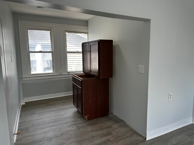 Building Photo - 7621 S Eberhart Ave