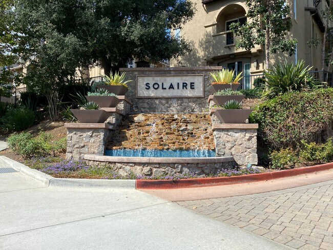 Building Photo - 3bedroom 3 bath home in the Solaire Commun...