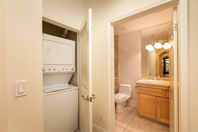 Laundry/Guest Bath - 10305 Almayo Ave