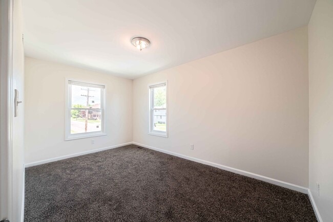 Building Photo - 156 Leicester Ct