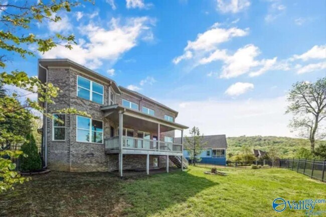 Building Photo - 2807 Talon Cir