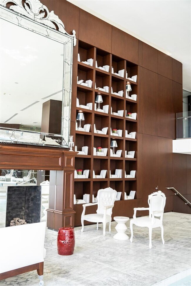 Building Photo - 495 Brickell Ave
