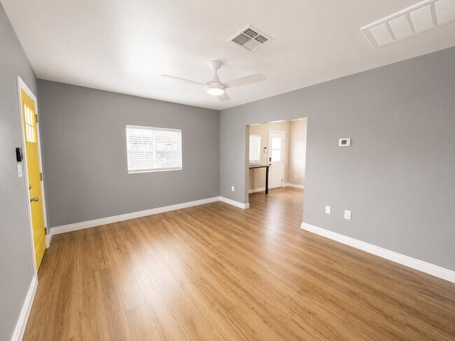 Building Photo - 1033 E Roosevelt St