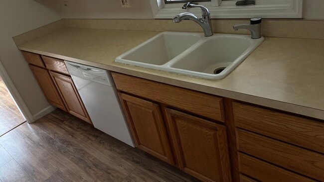 Building Photo - 155 Seymour Ave