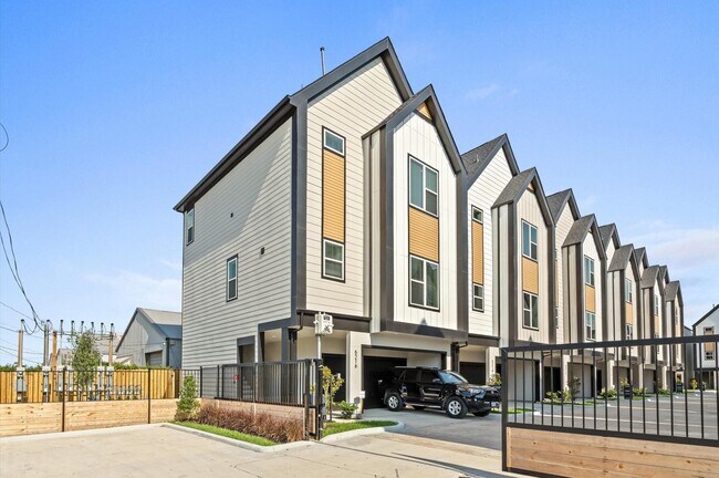 Building Photo - 1307 Oak Tree Dr