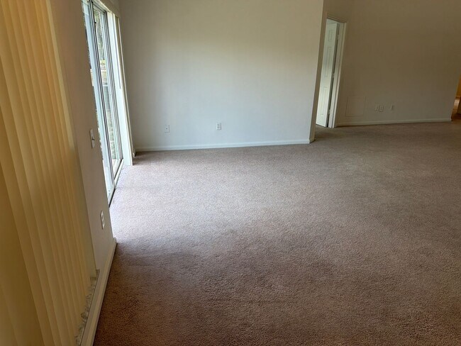 Building Photo - 1709 Pine Bay Dr