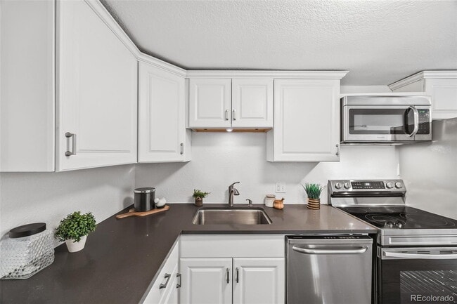 Building Photo - "Spacious 5-Bedroom Gem with Hardwood Floors & Cozy Fireplace in Denver's Heart!"