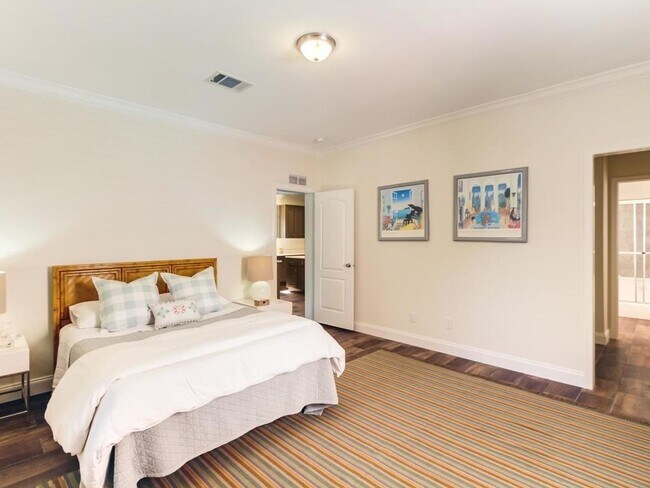 Building Photo - Historic Downtown Fernandina Home! Close t...