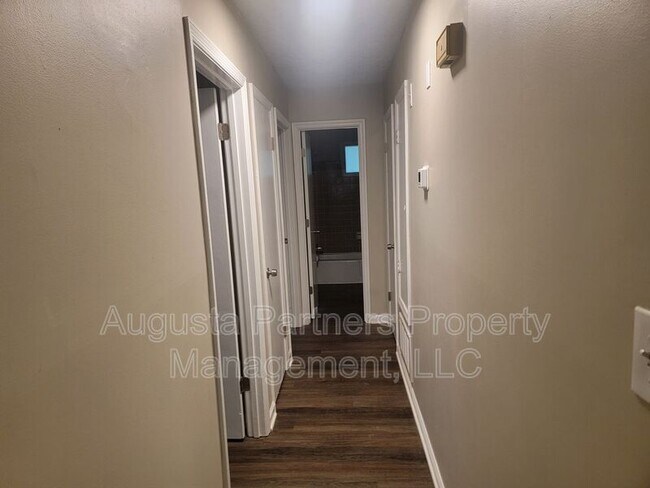 Building Photo - 139 Stoneybrooks Pl