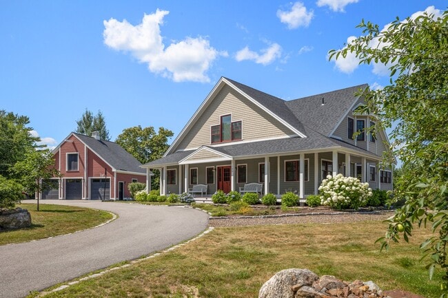 Building Photo - 133 Waukewan St