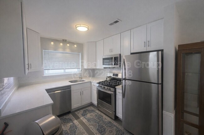 Building Photo - 7116 Clayton Rd