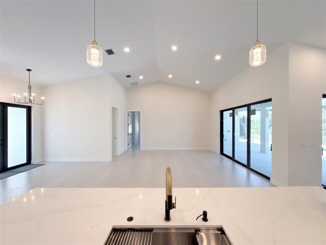 Building Photo - 14671 Lillian Cir