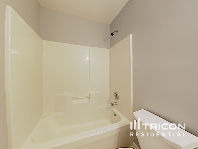 Building Photo - 1302 Waymar Way SW