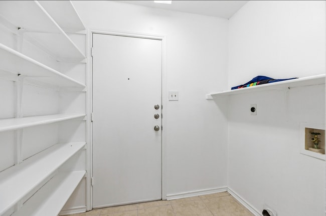 Building Photo - 9706 Autumn Dew