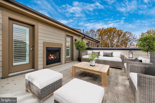 Building Photo - 10777 Symphony Park Dr