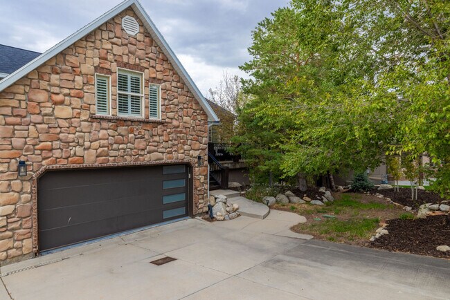 Building Photo - 10098 Wasatch Blvd