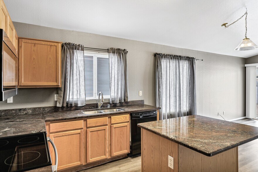 Building Photo - 14958 W Port Au Prince Ln