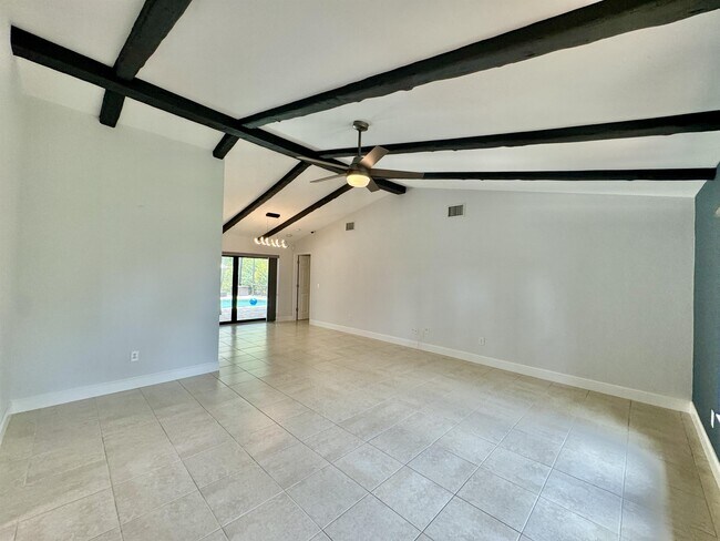 Building Photo - 5580 Cynthia Ln