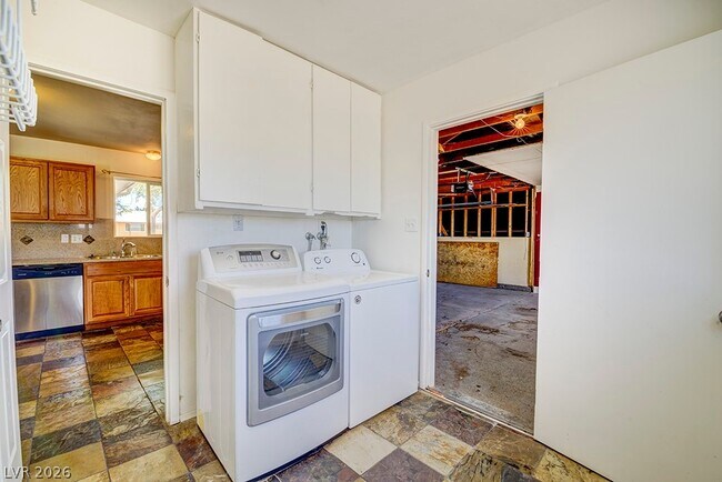Building Photo - 3990 E Syracuse Dr
