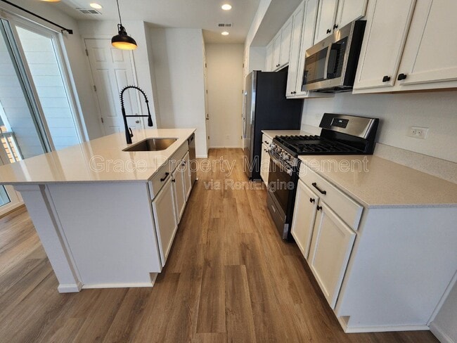 Building Photo - 6157 Two Leaf Dr