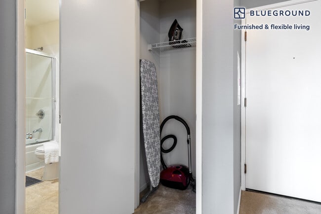 Building Photo - 3 Bayside Village Pl