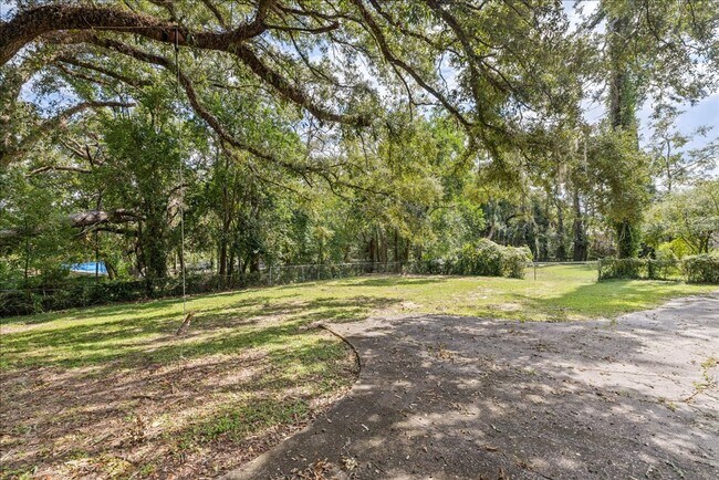 Building Photo - 109 S Chapel Dr