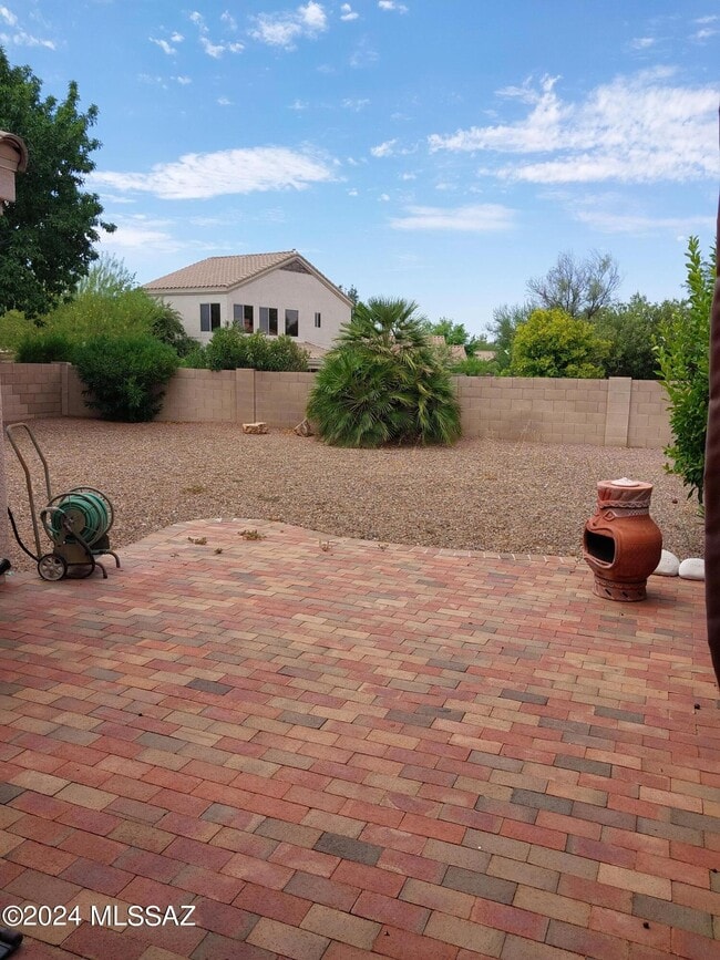 Building Photo - 9674 E Country Ct