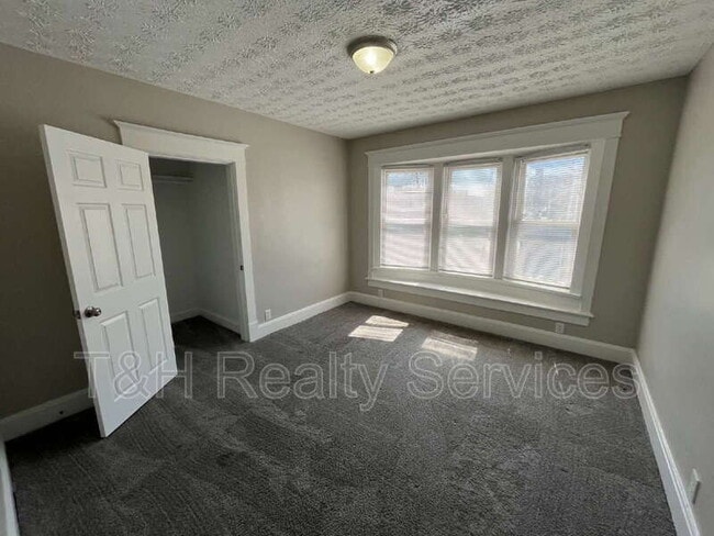 Building Photo - 514 E 33rd St