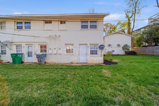 Building Photo - 325 S Gardner Ave