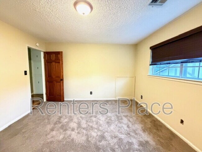 Building Photo - 5724 E 65th Pl