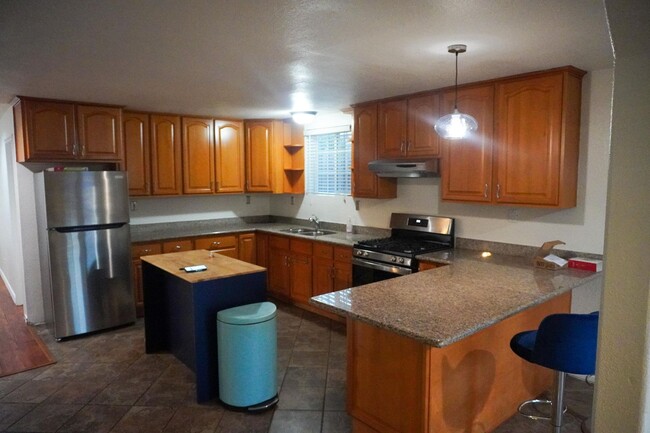 Primary Photo - 3216 Adeline St