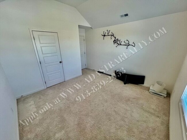 Building Photo - Beautiful 4 Bed 3.5 Bath Home in Olathe-Av...