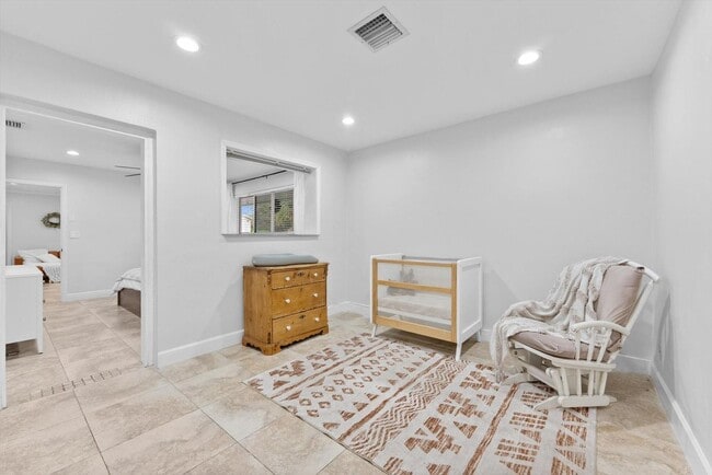 Building Photo - 1257 NW 5th St