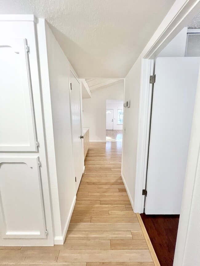 Building Photo - Spacious and recently remodeled 2 bedroom 1 bathroom duplex!