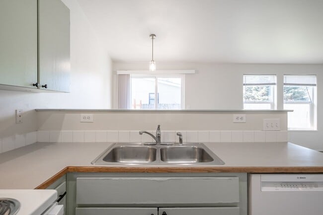 Building Photo - Hummingbird Duplex