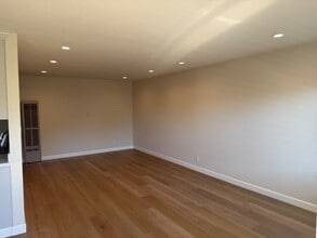 Building Photo - 130 Village Ct